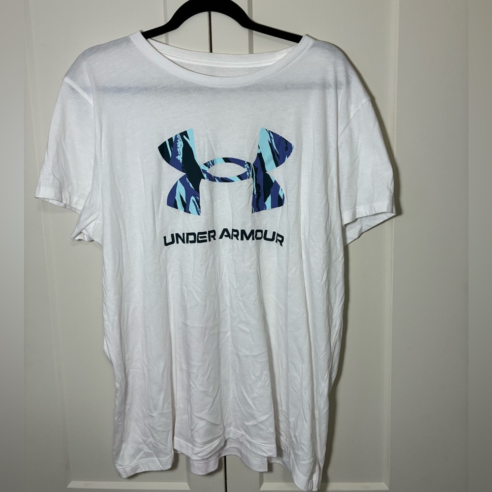 Under Armour Women’s White Tee with Blue Graphic